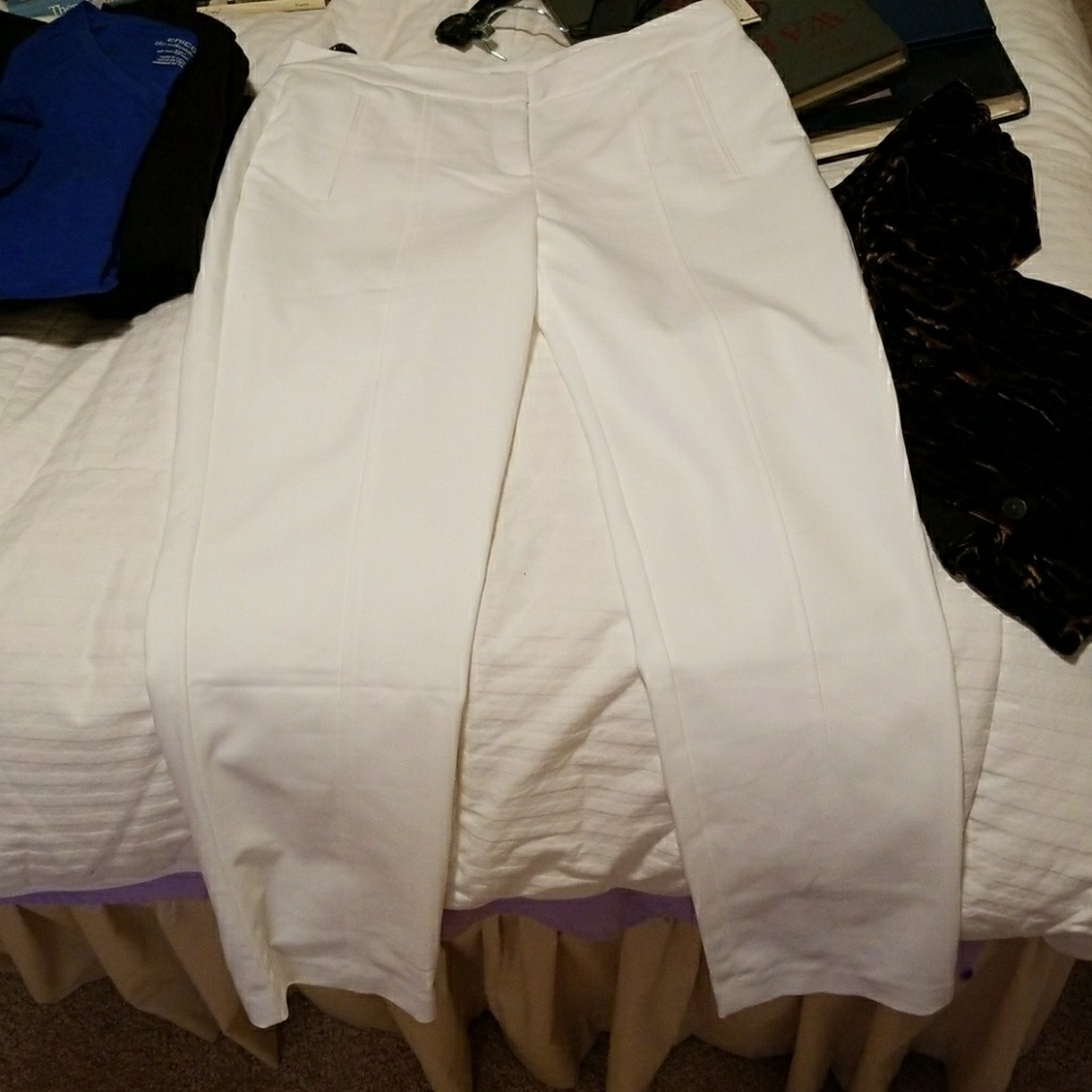 Chicos so slimming white crop pants